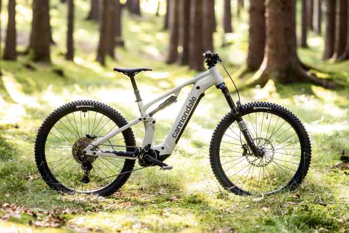 Das Cannondale Moterra 3 wiegt 26,9 Kilo und kostet 5899 Euro.