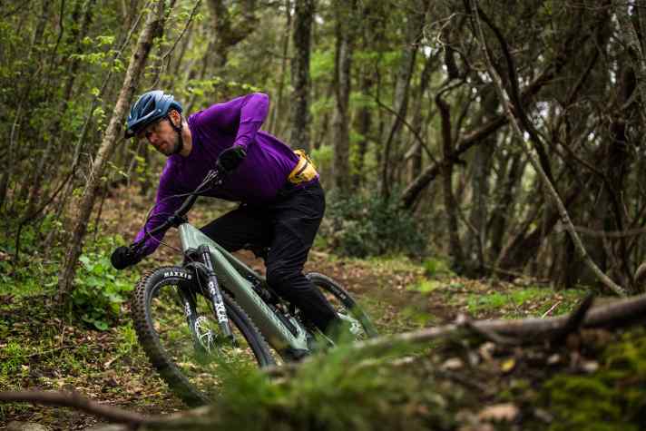 Eins der besten Bikes am Markt für die schnelle Linie: Das Strive:On CFR von Canyon.