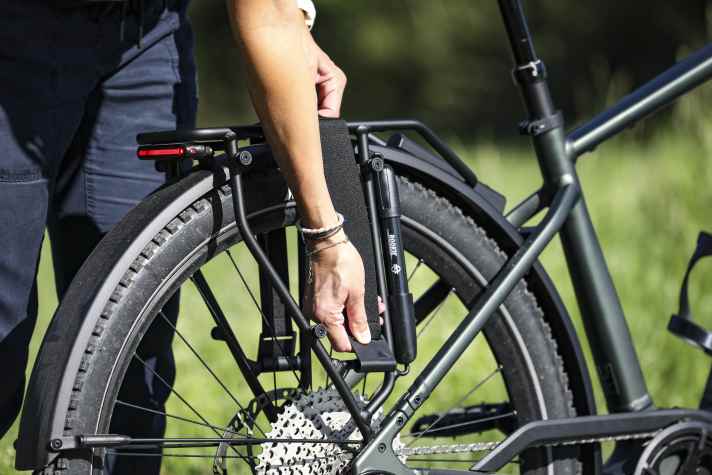 Den Expander kann man abnehmen. Der Gepäckträger mit Ortlieb-System und MIK trägt bis zu 27 Kilo.