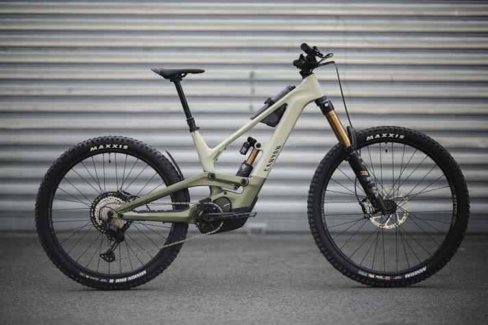 Canyon Torque:On CF9 // 180/175 mm // 29/27,5 Zoll // 7499 bzw. 7899 Euro // ab 23,7 kg