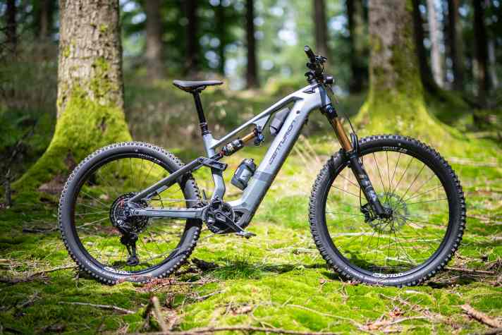 Centurion No Pogo R7000 // Bosch Perf. CX // ​800 Wh (optional 600 Wh) // 170/170 mm // 29/27,5 Zoll // 24,3 Kilo in Größe L // ab 8799 Euro