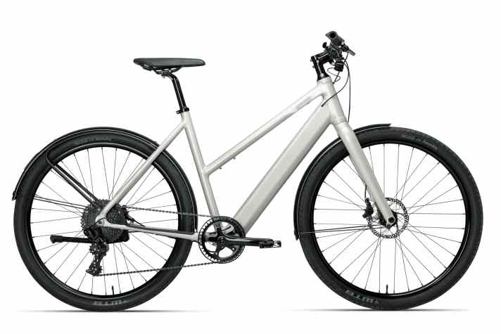 Wirklich ein E-Bike? Der 380 Wh-Akku des Merano TPZ verschwindet dezent im Unterrohr, der Motor in der Hinterradnabe.