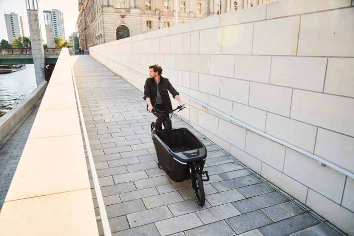 Trotz des im Vergleich zu vielen anderen Lastenrädern geringen Preises von “nur” 4.999 Euro ist das Cargo One ein Lastenrad, bei dem an nichts gespart wurde.