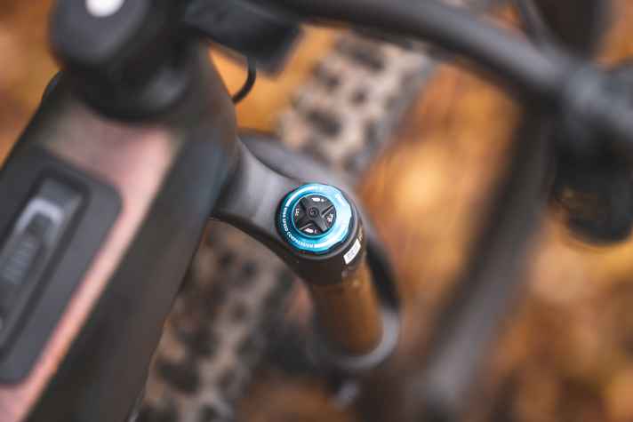 Die Fox 36 Factory mit der neuen Grip X2-Dämpfung arbeitet zu jeder Zeit souverän und nimmt kleine wie große Schläge gelassen auf.