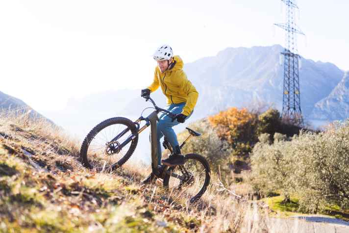 Sogar im Uphill macht das superleichte Cube eine gute Figur - solange man den Bosch SX mit schneller Trittfrequenz bei Laune halten kann.
