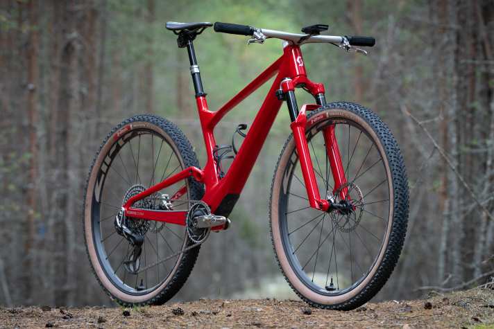 Wenn Dangerholm einmal loslegt, sitzt kein Teil mehr auf dem anderen. Das Scott Spark RC Visione ist eine wahre Augenweide.