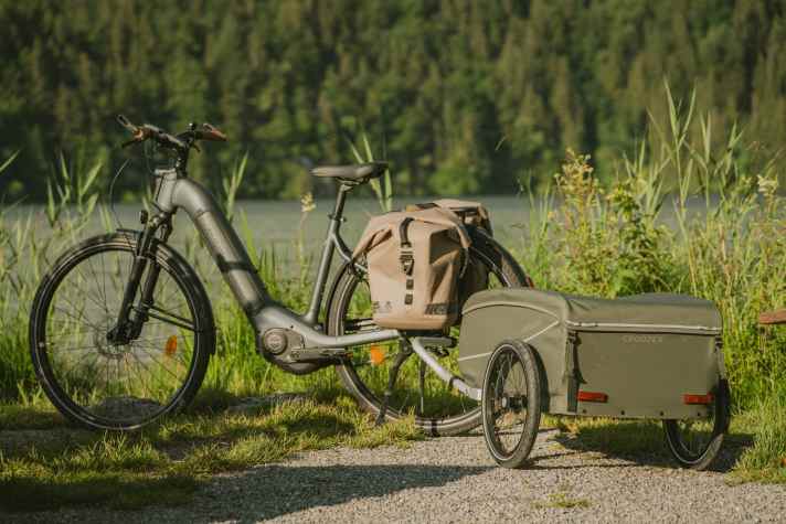 Auch als Tiefeinsteiger macht sich das Rockrider E-ACTV 900 gut als Packesel für die große Tour mit Gepäck und Anhänger.