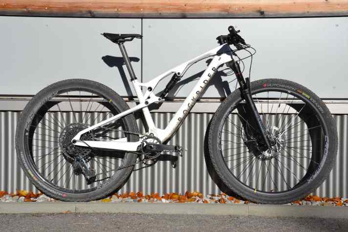 Für 2999 Euro steht ein Cross Country Fully mit 11,8 Kilo (Größe M) bereit.