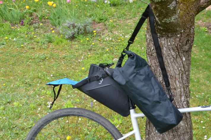 Auch in die Arschrakete von BBB kann man statt des wasserdichten Packsacks auch ein Zelt oder ähnliches laden.