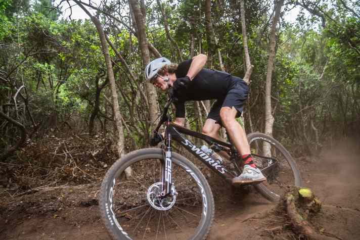 BIKE hat das neue Rockshox Flight Attendant Fahrwerk bereits sowohl auf den staubigen Trails in Chile als auch im winterlichen deutschen Alpenvorland getestet.