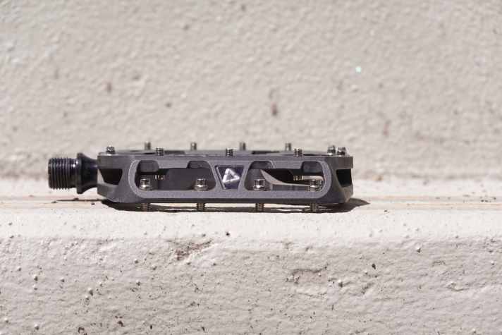Grip mit Grenzen: Für Touren und Freeride top – in richtig grobem Terrain fehlt den kurzen Pins der letzte Biss.