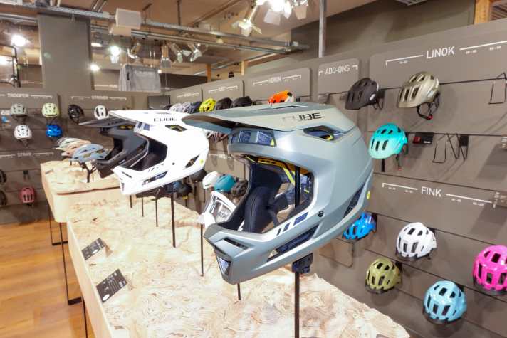 Downhill ready: maximaler Schutz und optimaler Sitz für raue Trails.