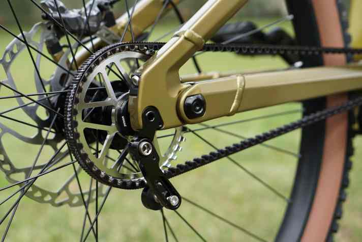 Gates Carbon-Riemen am Flyer Goroc TR:X - wartungsfreundlicher geht es kaum.