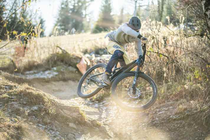 Lichtspiel: Im Herbst und Winter leuchtet der Trail bei Sonne ganz besonders.