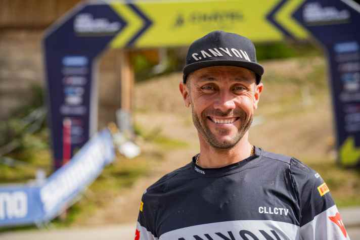 Goldjunge Barel: Der dreifache Downhill-Weltmeister holte sich 2023 den Gesamtsieg in der E-Enduro-Rennserie EDR-E.