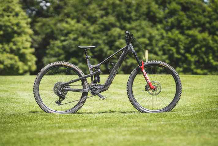 Das schlanke Sresh SL ist das erste Light-E-MTB von Propain.