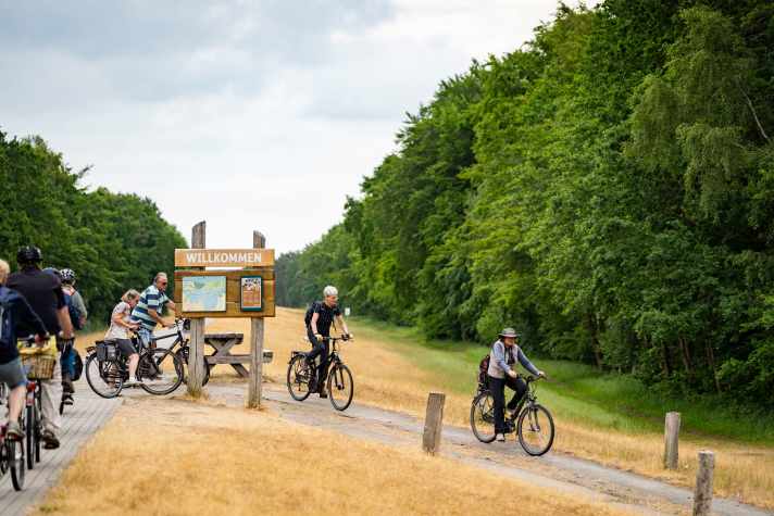 Bei Touristen beliebt ist die geführte Fahrradtour ins Vogelschutzgebiet auf den Großen Kirr