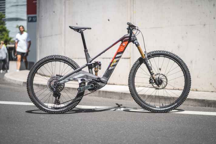 Auf den ersten Blick ist das DJI-Bike Rotwild R.EX DJI kaum von seinem Shimano-Bruder zu unterscheiden. Auffällig ist da schon neue Rotwild-Design.