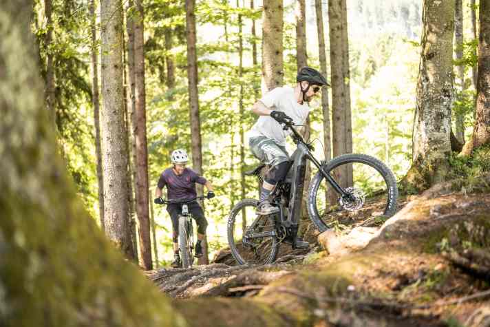 Ab sofort können die neuen Bosch-CX-Motoren per Update aufgebohrt werden. Das Leistungsplus ist klar spürbar, was steile Uphills nochmal leichter macht.