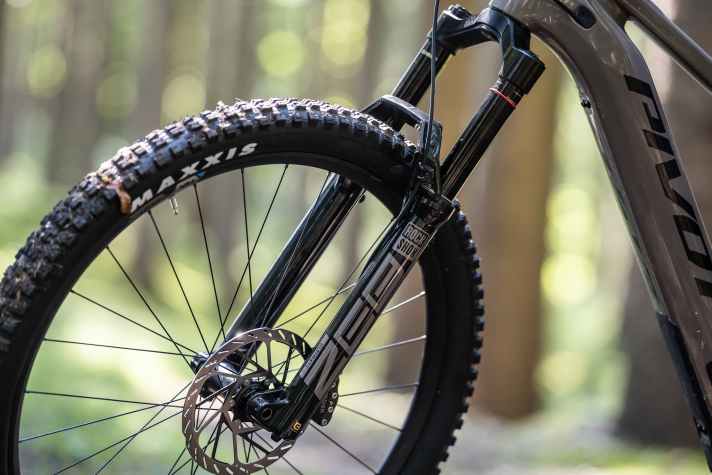 Neu bei Pivot: Modelle mit Rockshox Fahrwerk, wie der dicken Zeb in unserem Testbike.
