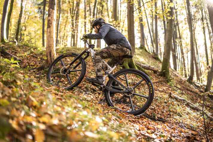 Vor allem bei rutschigen und losen Bedingungen macht sich das Mehr an Grip deutlich bemerkbar.