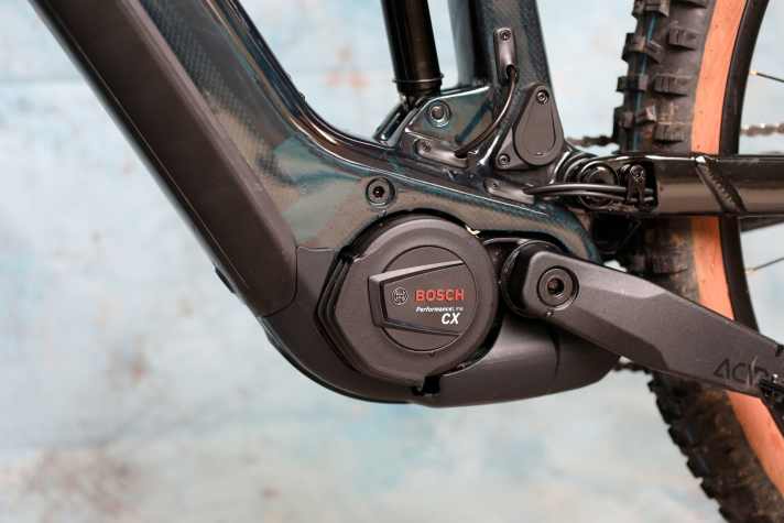 Bosch Performance CX mit 85 Nm maximalem Drehmoment. In anspruchsvollem Gelände durch seine Spritzigkeit, feinfühlige Modulation und hohe Maximalpower ein Top-Aggregat.