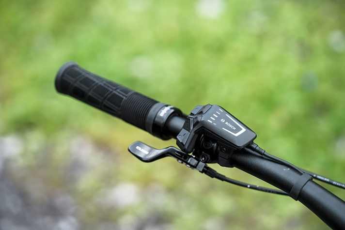 Zum Vergleich: Die kabelgebundene LED-Remote wird es neben Mini Remote und System Controller weiterhin an E-Bikes mit Bosch Performance Line Motor geben.