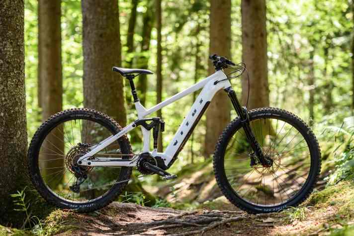 Mit Bikes wie dem E-Mythique machte Vitus von sich reden. Wie geht es weiter für die britische Preis-Leistungs-Marke unter dem Dach von Fahrrad.de?