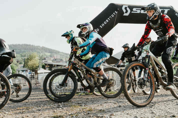 Wo es langgeht beim Upland Enduro ist noch streng geheim, aber eine Herausforderung für alle am Start wird es sowieso - sie wollen es ja auch gar nicht anders.