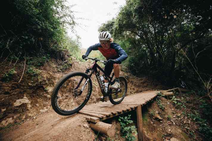 In Drucksituationen während eines Cross-Country-Rennens soll das Rockshox Flight Attendant Fahrwerk dem Piloten die Arbeit abnehmen und für ihn mitdenken.