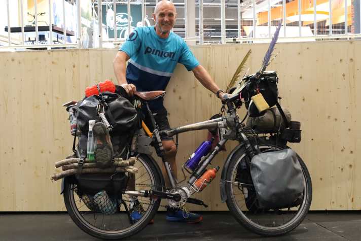 So sehen echte Abenteurer aus: Hartmut Köbler nennt dieses Bike seit 15 Jahren sein zu Hause.