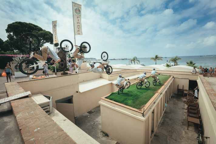 Frontflip mit Meerblick: Fabio Wibmer in Video Game