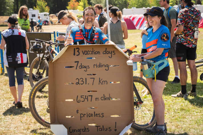 Zahlen lügen nicht. Eine anstrengende, aber auch unbezahlbare schöne (”priceless”) Erfahrung, wie diese beiden Finisher zum Ausdruck bringen.