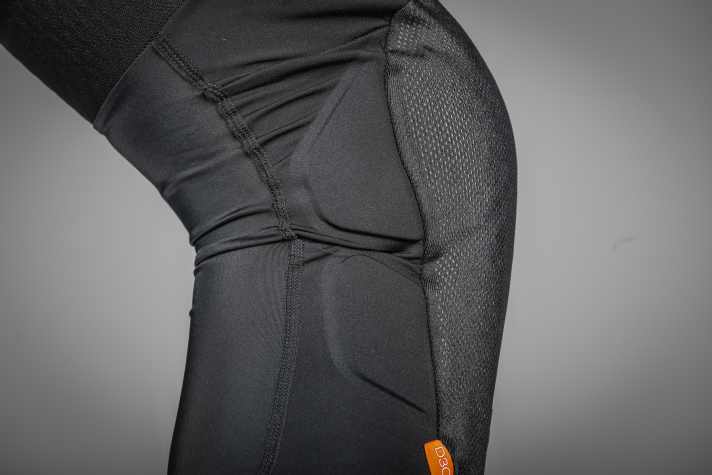 Die seitlichen EVA-Pads sind eher gut für den Kopf, als dass sie tatsächlich Schutz bei Stürzen bieten.