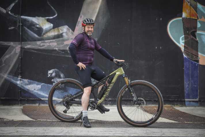 Franz Fischer macht bei alpinen Touren keine halben Sachen und prüft das Canyon Neuron CF 9 SL im Dauertest auf Herz und Nieren.