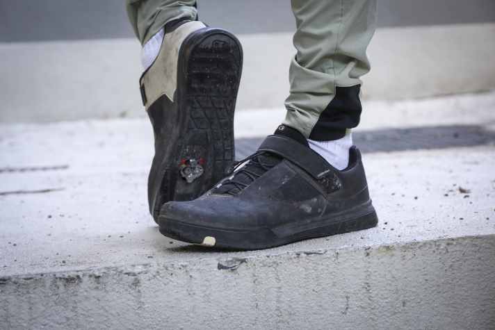 Klick Klick... wer´s noch nie probiert hat, sollte mal mit Klick-Schuhen fahren. Besonders gut auf Holter-Di-Polter-Downhills, wenn der Untergrund die Füße von den Pedalen vibriert.