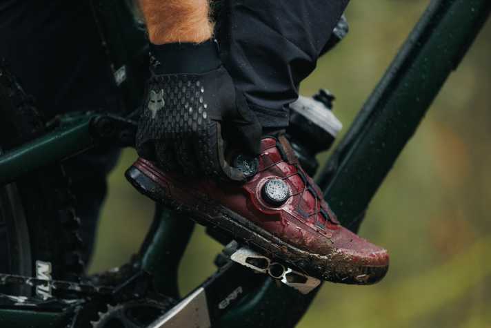 Zusätzlicher Schutz: KPU-Verstärkungen an Zehenbox, Ferse und unter BOA-Verschluss.