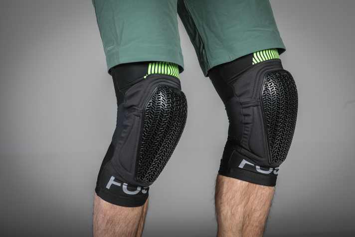 Der Fuse liegt super straff am Knie, das vermittelt erst mal Sicherheit. Allerdings neigt er etwas zum Rutschen