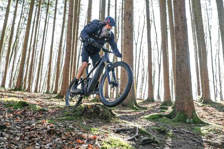 Mit dem richtigen Training können Biker auch im Alter noch fit sein.