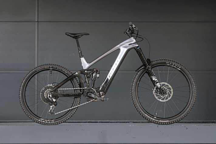 Giant Reign Advanced E+ 1 // Syncdrive Pro 3 // 560 Wh // 180/170 mm // 29/27,5 Zoll // 23,3 kg // 7999 Euro