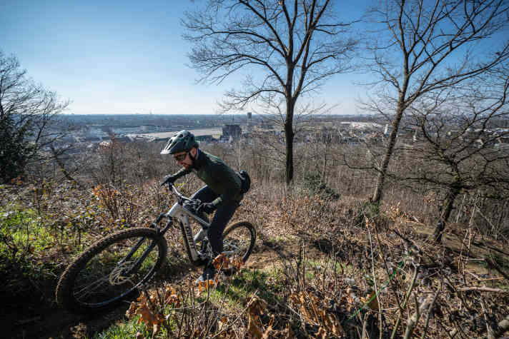 Auch das Giant Stance E+ kann mit den tollen Klettereigenschaften punkten, die Giants E-MTBs traditionell auszeichnen.