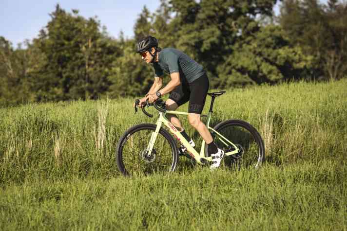 Gravelbikes gelten als schnell. Zumindest in Sachen Laufradträgheit und im Vergleich zu Mountainbike-Reifen stimmt das auch.