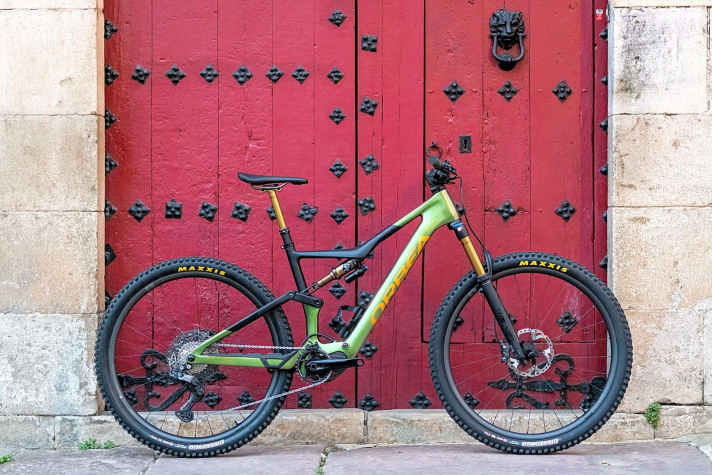 Orbea Rise // 5299 bis 10.999 Euro // ab 15,95 kg (Größe M, Herstellerangabe) // 29 Zoll // 150 / 140 mm // Verfügbarkeit: Ende 2022