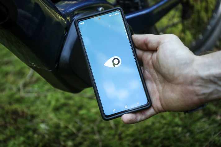 Im Rahmen des Bikes steckt ein GPS-Tracker von Powunity als Diebstahlschutz. Gerade für Alltagsnutzer ein echter Mehrwert.