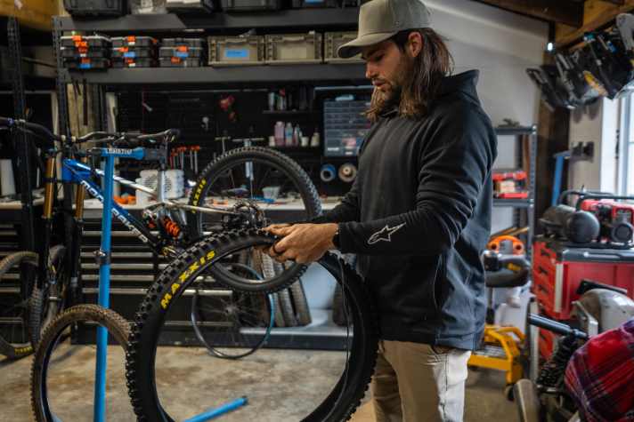 Rennfahrer wie Dakotah Norton waren eng in die Entwicklung des Reifens einbezogen.