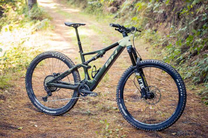 Ein leichtes und leichter bezahlbares Bike, bei dem man nicht ganz auf Reichweite und Motorpower verzichten muss: Das BH Bikes iLynx Trail mit Alurahmen könnte hier ein spannender Kandidat sein.