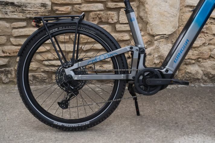 Die X12-Variante (Bild) kommt mit einer klassischen Kettenschaltung, während das Topmodell R5f Pro auf einen Gates CDA-Riemenantrieb setzt.