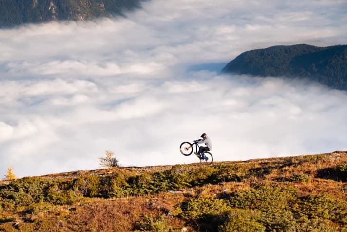 Über den Wolken: Bikerinnen und Biker dürfen sich auf eine der längsten, abwechslungsreichsten und anspruchsvollsten Strecken im nationalen und internationalen Gravity-Bereich freuen.