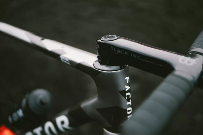 Innen verlegte Züge schaffen eine aufgeräumte Optik und sind Bikepacking-Taschen nicht im Weg