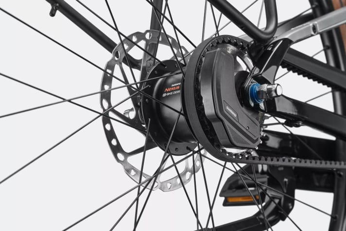 Flat Mount-Aufnahmen ermöglichen die Montage der Shimano UR300 Scheibenbremsen mit 180mm Rotoren vorne und hinten.